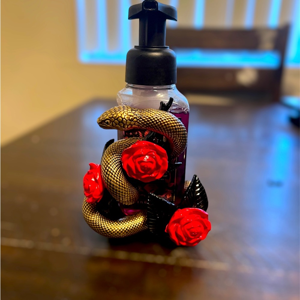 Bath and body works Halloween collection snake soap holder - Picture 1 of 7